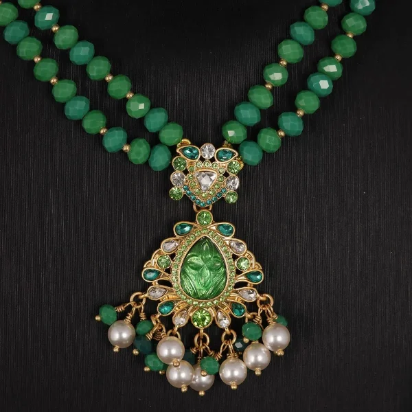 Green Colored Glass Vintage Pendant Necklace