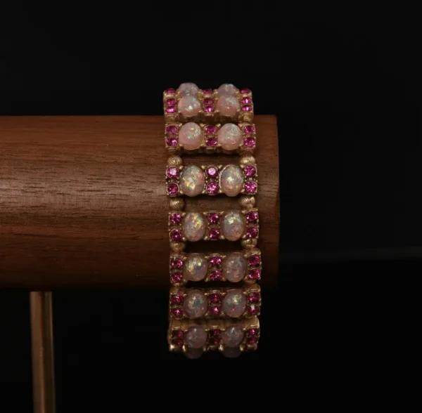 题 Exquisite Vintage - inspired Bracelet