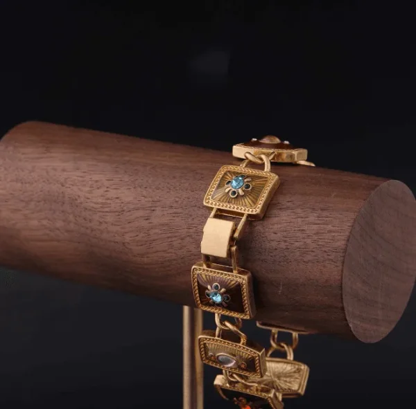 Gorgeous Vintage - style Enamel Bracelet for Women